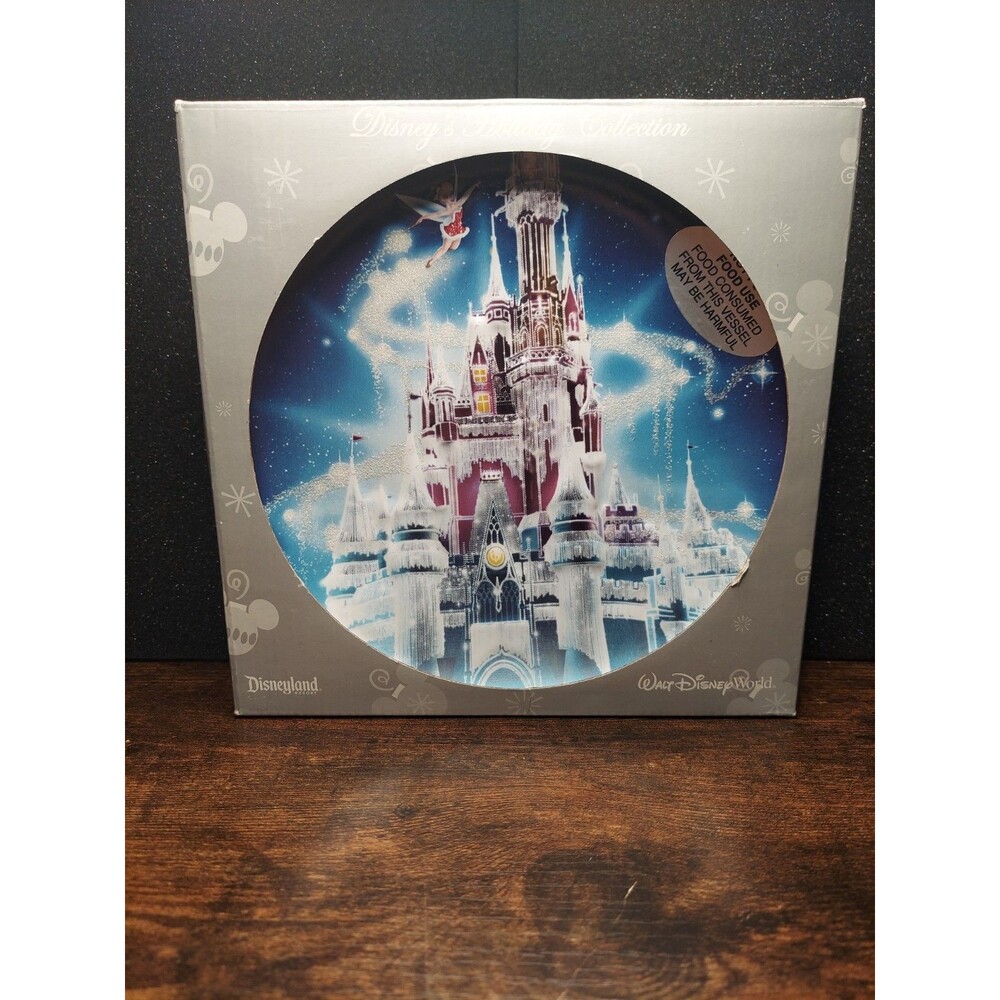 WALT DISNEY WORLD HAPPY HOLIDAYS 2009 COLLECTOR PLATE CINDERELLA'S CASTLE TINK